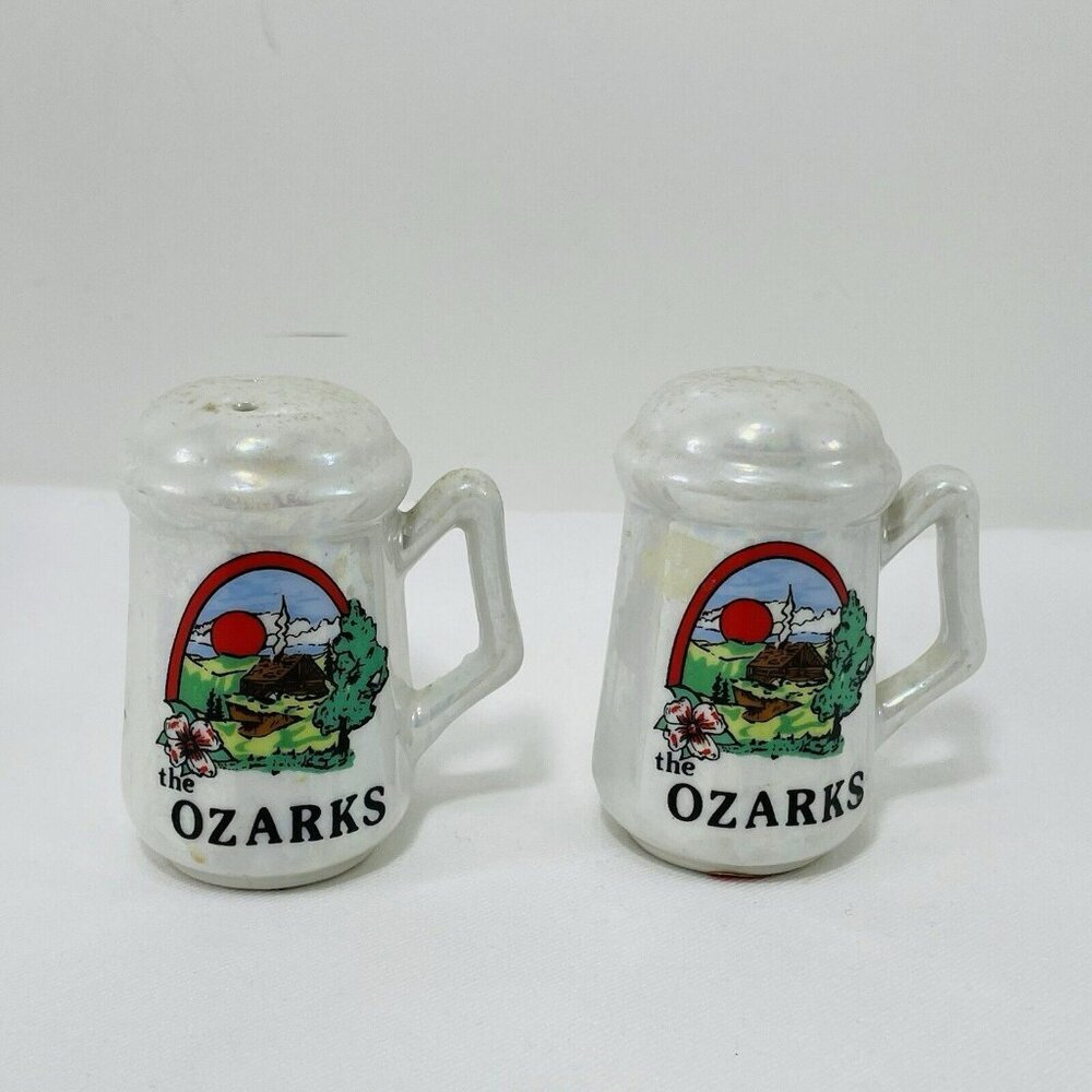 Vtg Lipco Ozarks Salt Pepper Shaker Set White Pearl Arkansas Missouri Souvenir